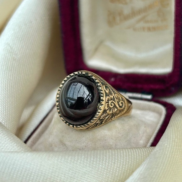 Vintage 9K Gold Garnet Cabochon Ring In Floral Setting Size 6.75 - Picture 2 of 16
